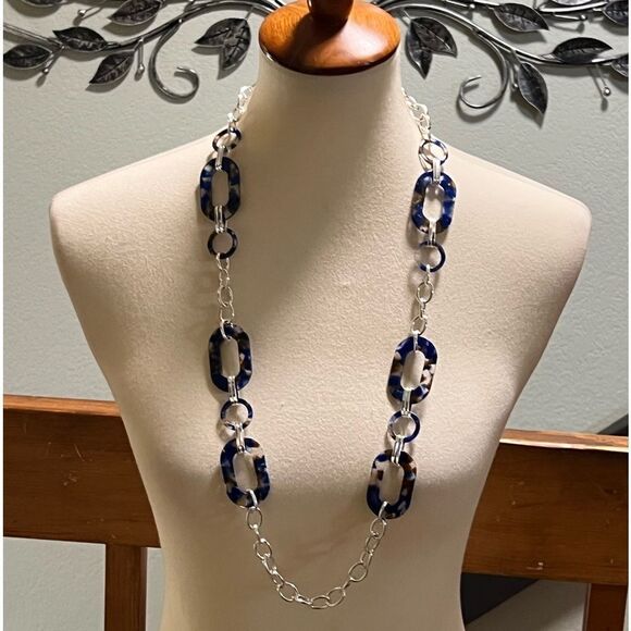 NWT Dillardās Blue and SilverāChain Necklace #JW7 - Picture 1 of 9